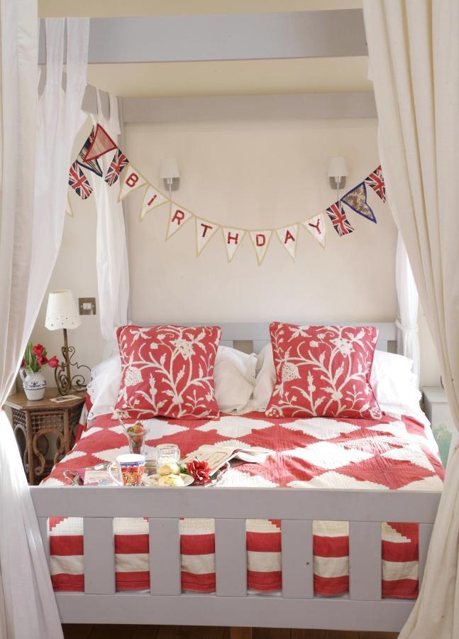 Fosse Farmhouse Holiday Cottages Chippenham  Exterior photo