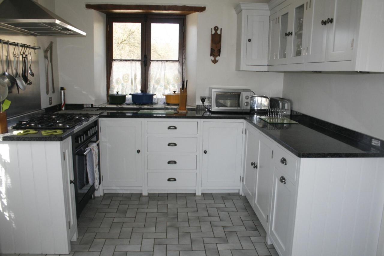 Fosse Farmhouse Holiday Cottages Chippenham  Exterior photo